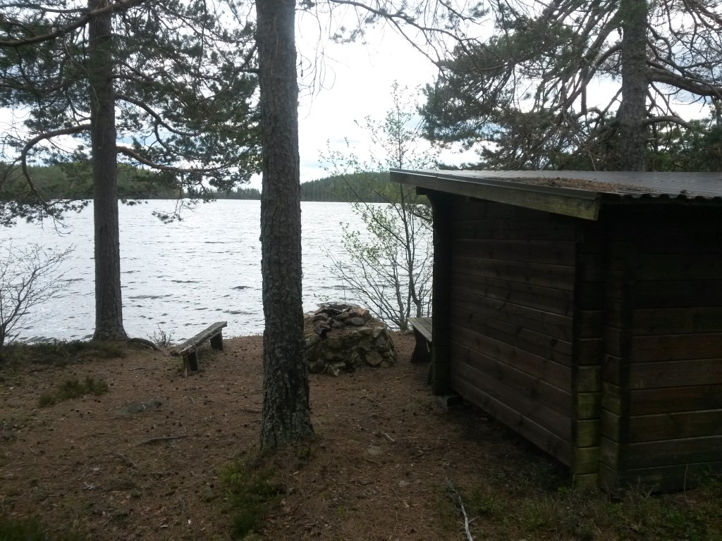 Framme vid Östra Skälsjöns vindskydd