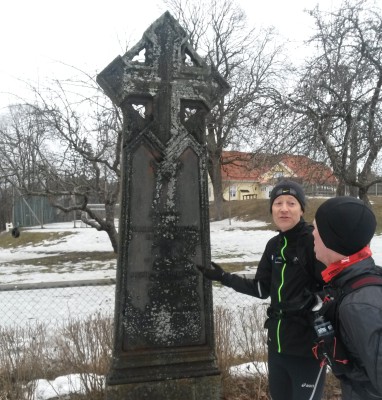 Ett kort stopp vid Västanfors kyrka. Fredrik berättade att han hade släkt som var begraven här i Fagersta.